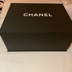 Excellent Condition GIANT Chanel Magnetic Gift Box